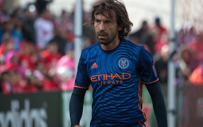 熊猫体育快讯-两人击掌庆祝